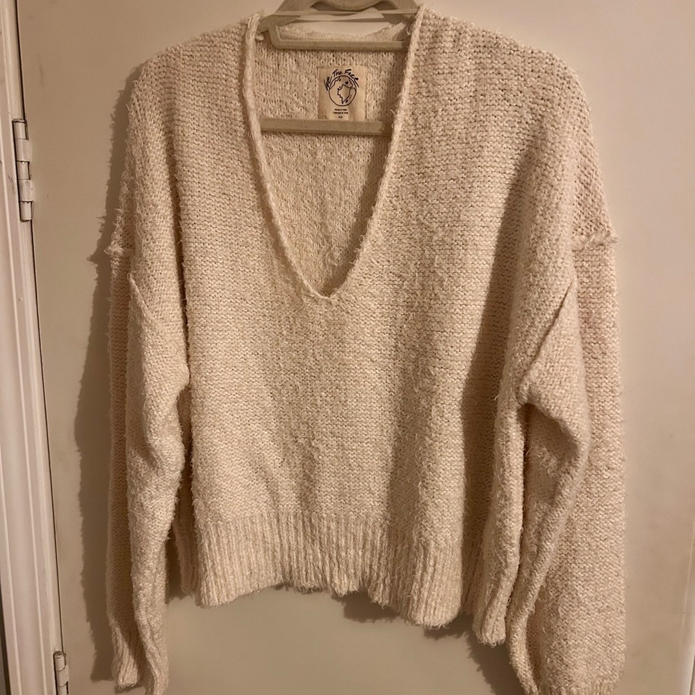 We The Free Cream V-Neck Cream colored Sweater 🍦
